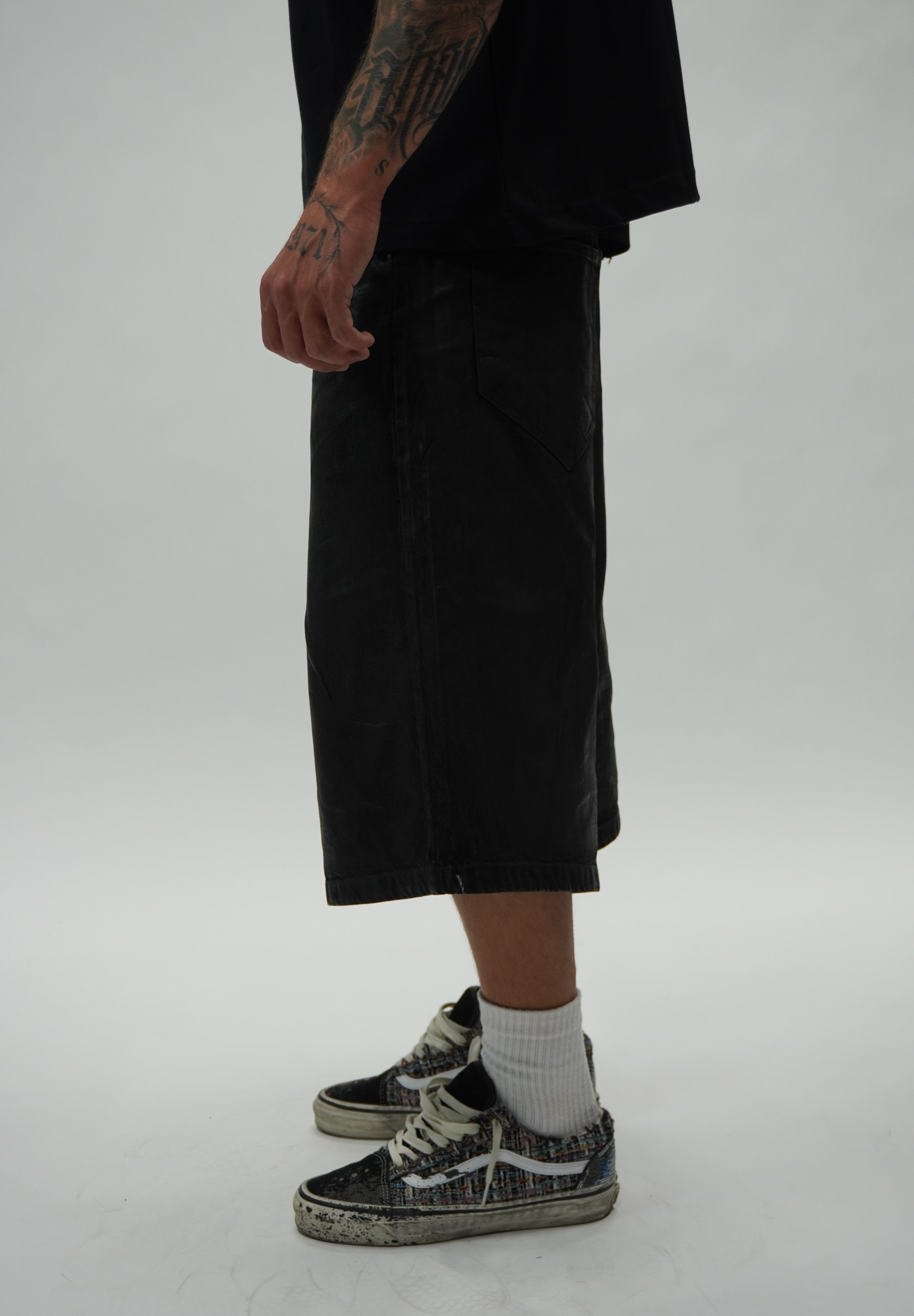 Jorts Varnish Wash Black
