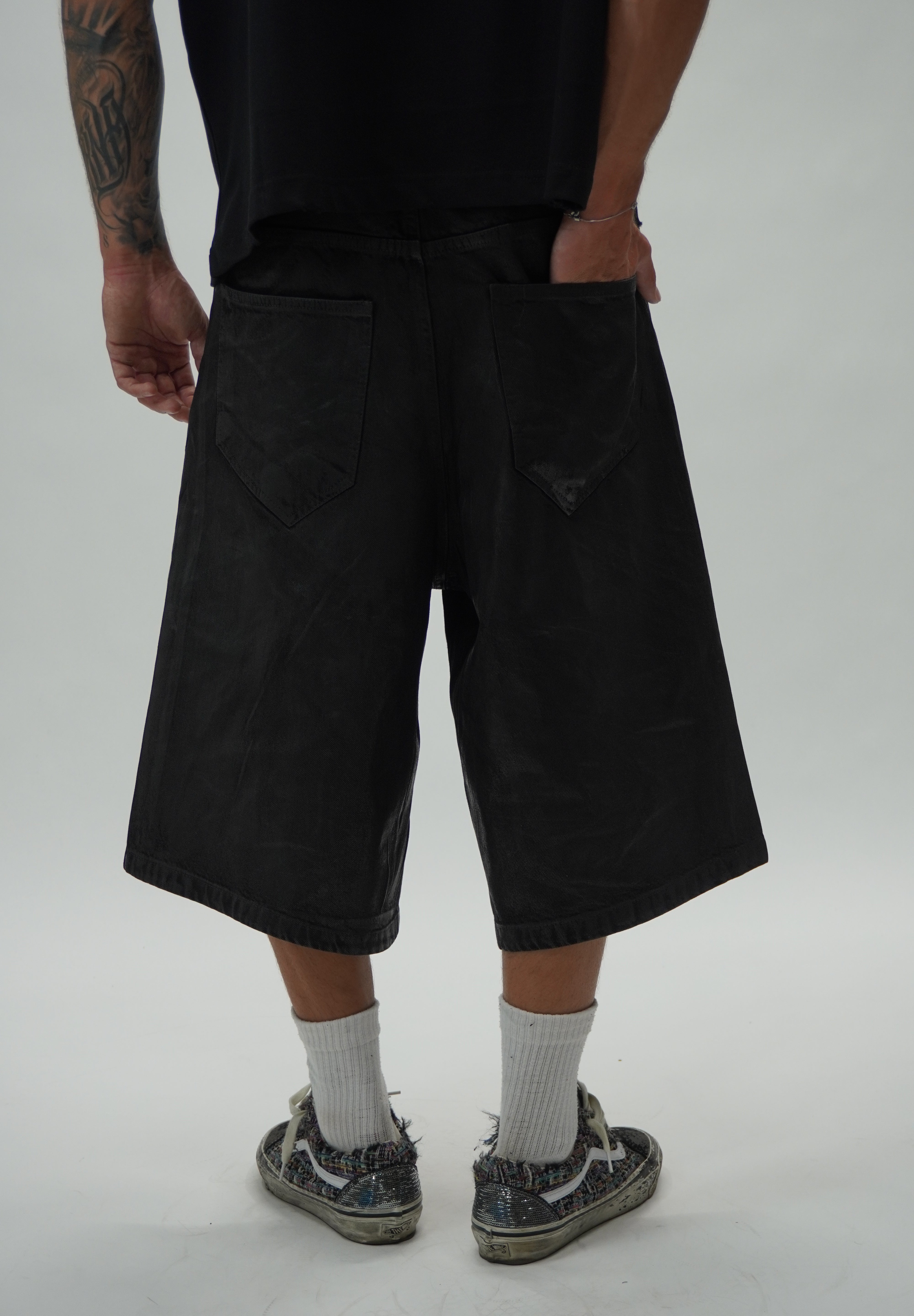 Jorts Varnish Wash Black