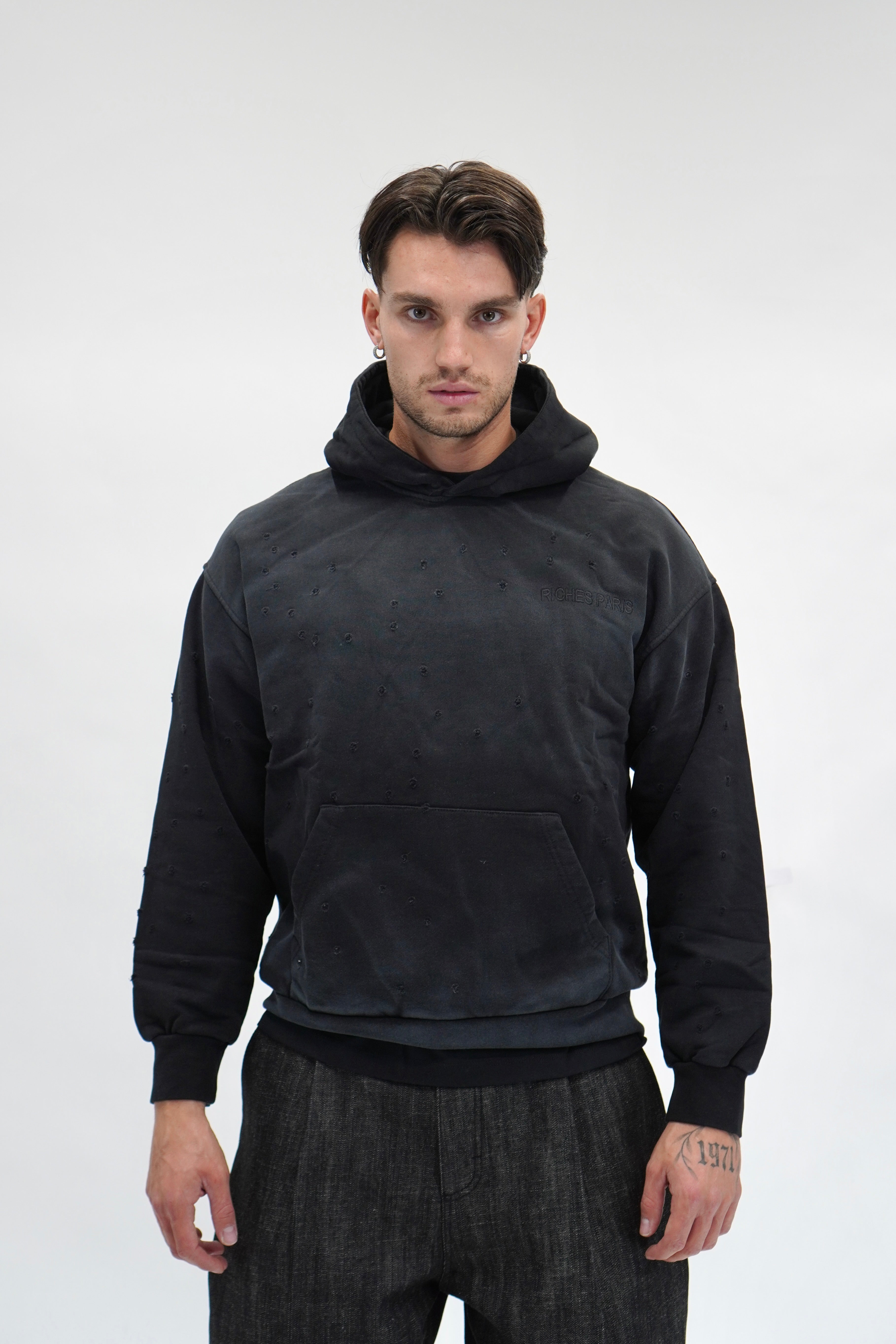 Hoodie Riches Distressed Black